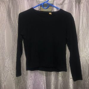 Black long sleeved cropped shirt